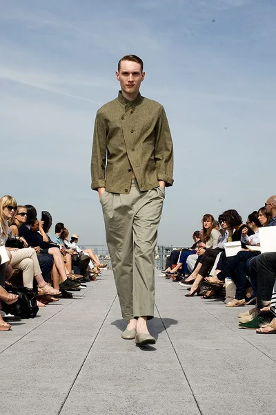 Look 25